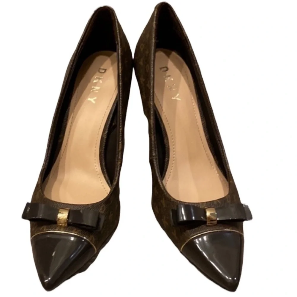 EUC DKNY Pointed Toe With Logo Heels, Size 8 / 38.5 Euro Brown with bow - Picture 2 of 14